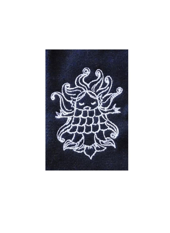 アマビエの刺繍入りオリジナルＴシャツ　6.2オンス　アダルト男女兼用 4枚目の画像