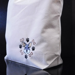 可愛いシュナウザーの刺繍入り　キャンバストートバッグ　Ｍサイズ 3枚目の画像