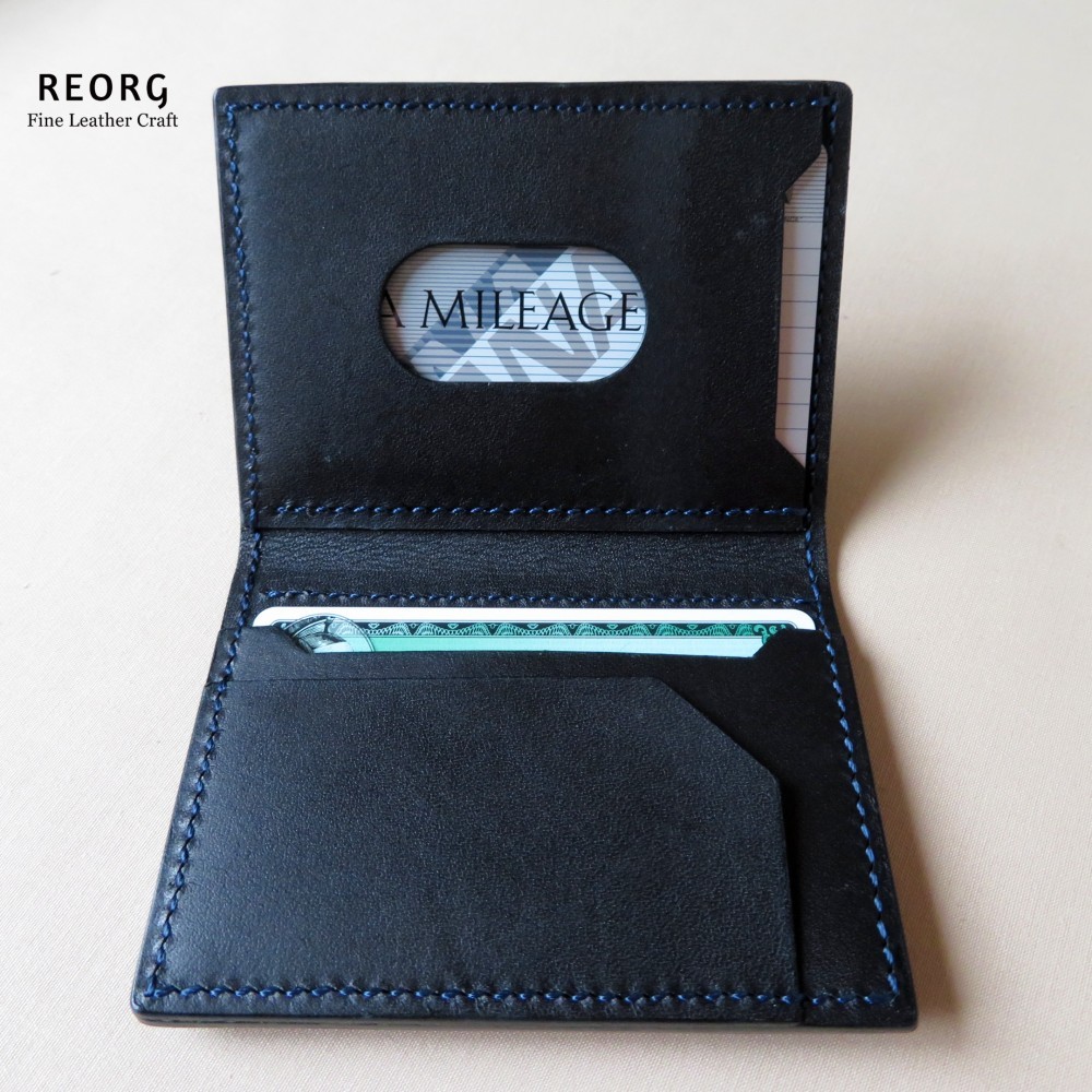 カード4枚収納 本革の2つ折りパスケース