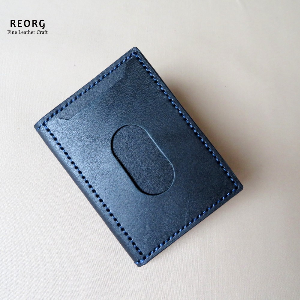 カード4枚収納 本革の2つ折りパスケース