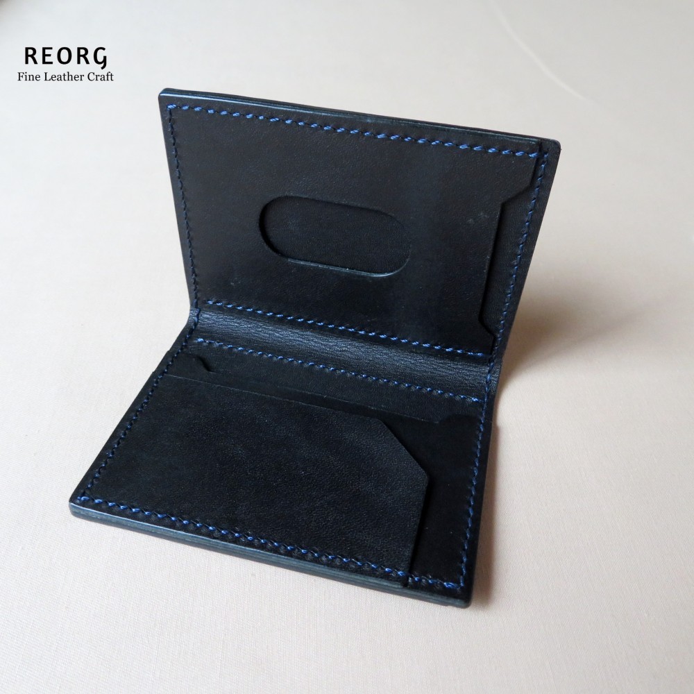 カード4枚収納 本革の2つ折りパスケース