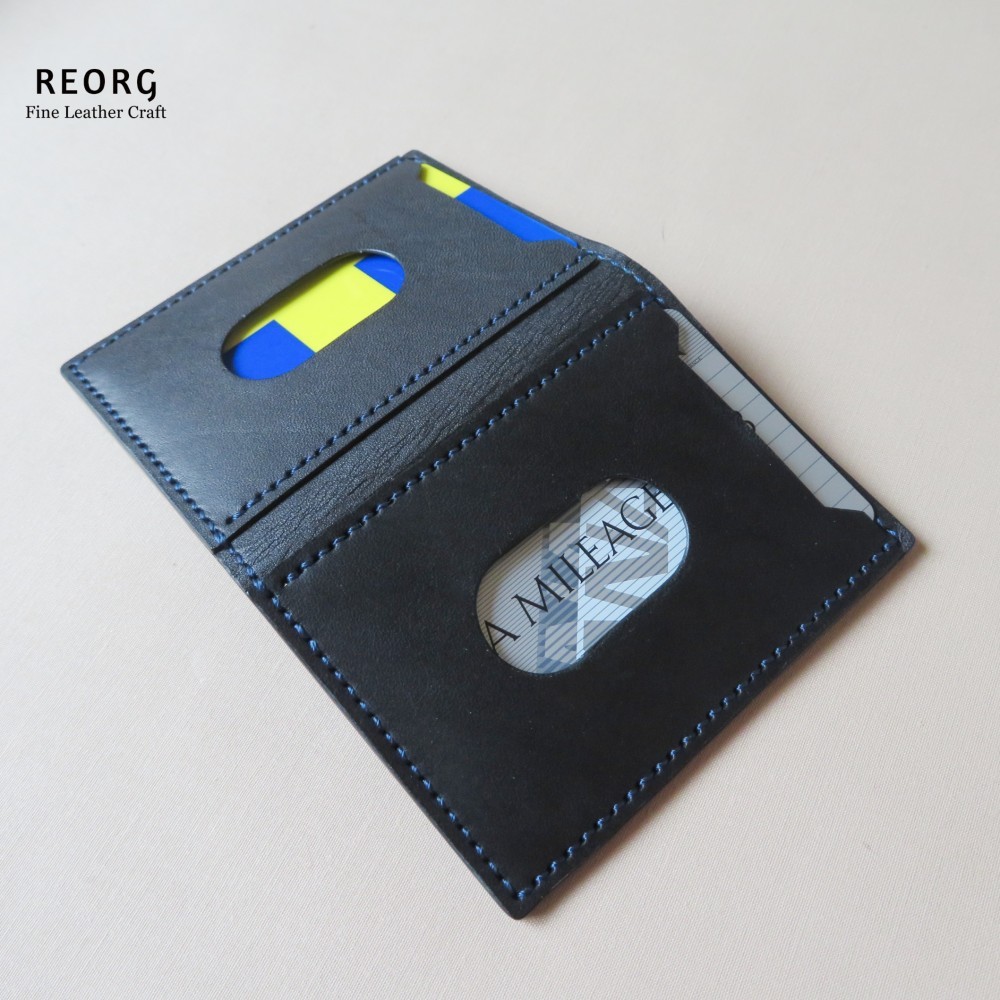 カード4枚収納 本革の2つ折りパスケース