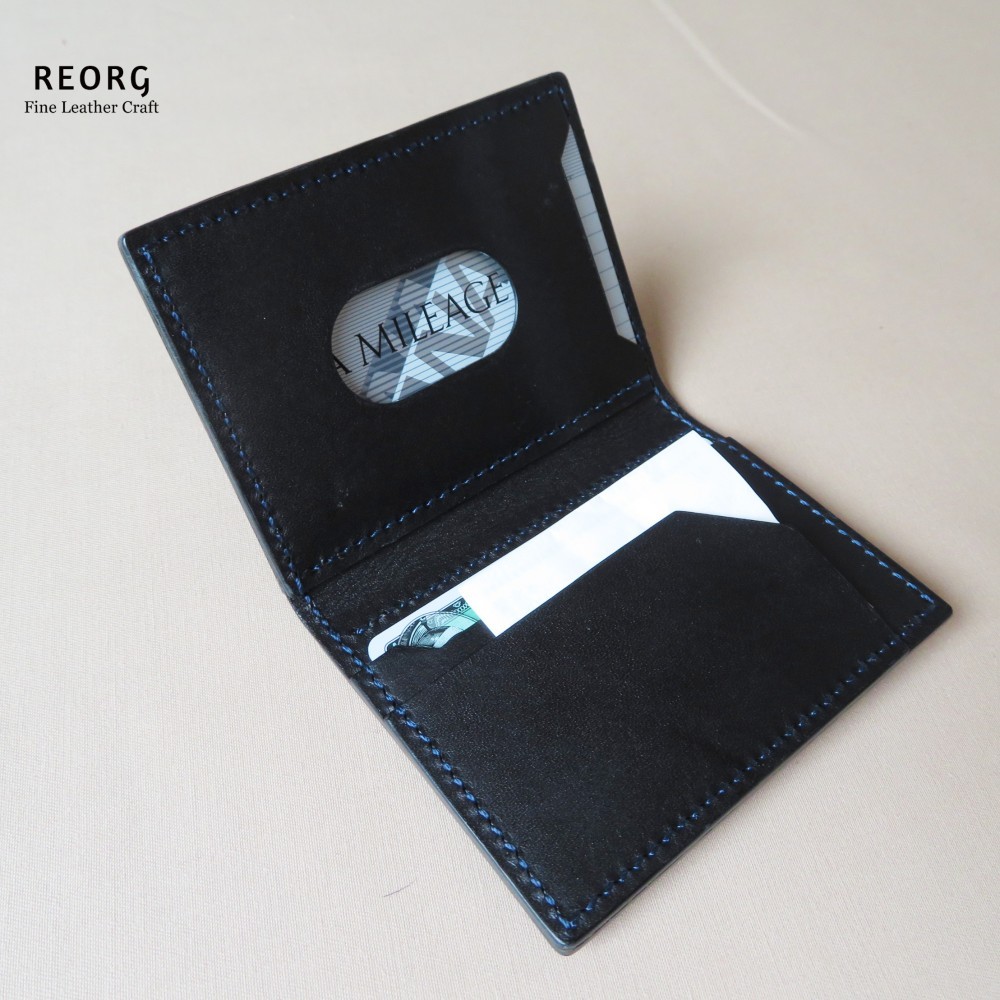 カード4枚収納 本革の2つ折りパスケース