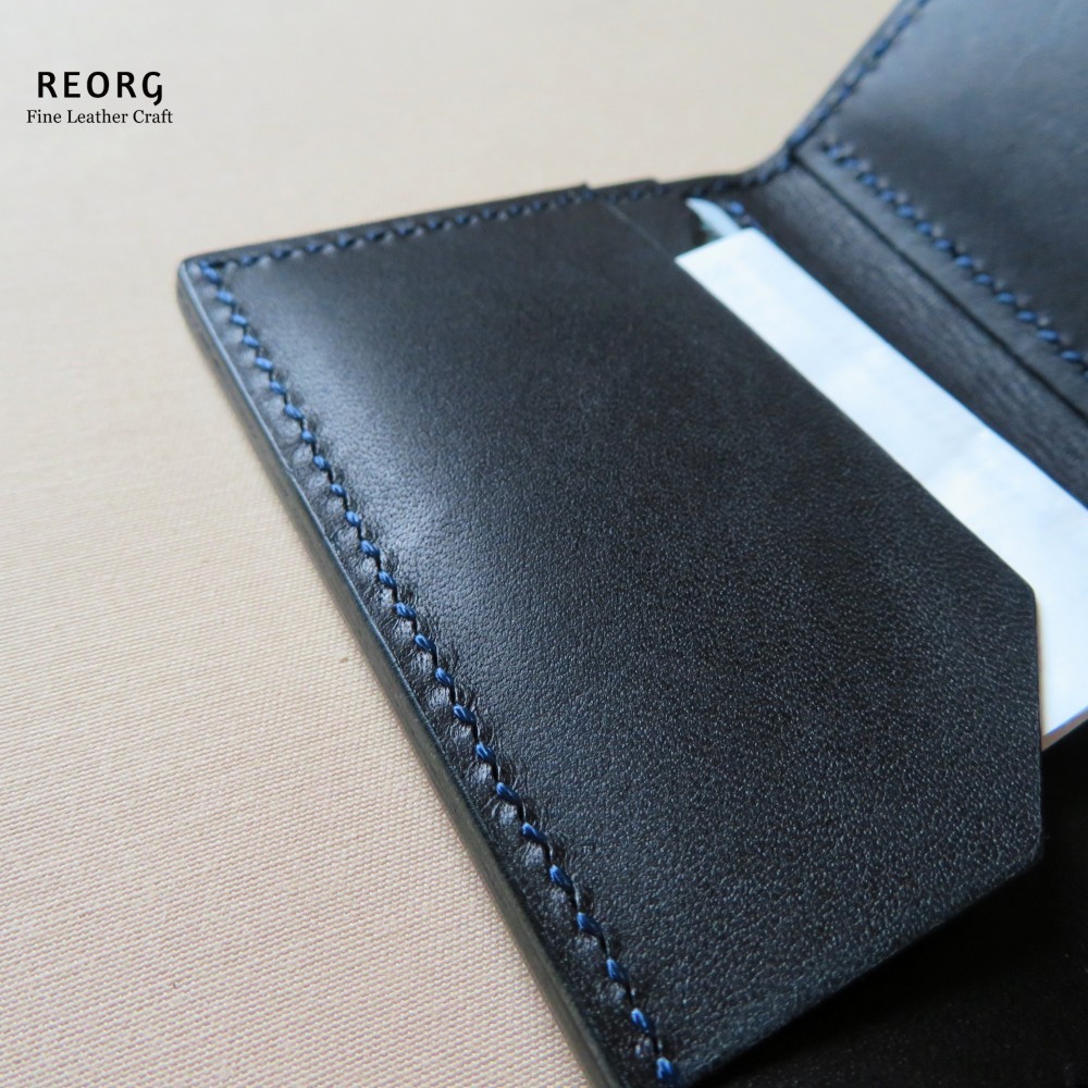 カード4枚収納 本革の2つ折りパスケース