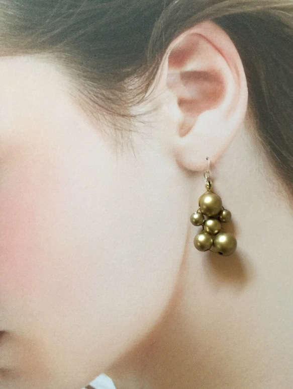 ○gold mix size perl○《樹脂フックピアス》 1枚目の画像