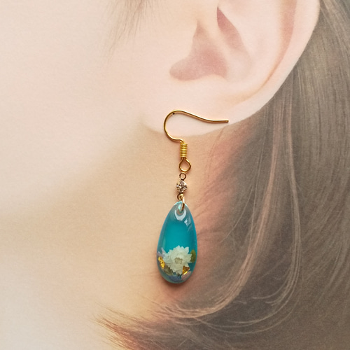 ブライトターコイズ】ハンドメイドレジンピアスイヤリング 雨の雫