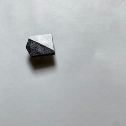 SALE！（仕様変更のため）レザー 帯留め(白×黒) 4枚目の画像