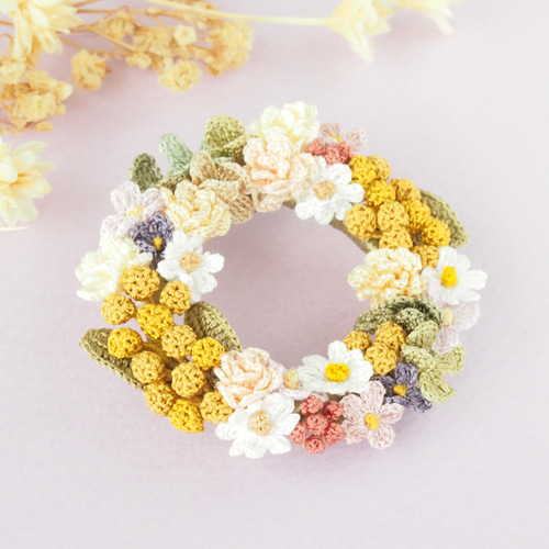 受注制作ミモザのリース ミモザのリースブローチ 受注制作/レース編み/かぎ針編み/手編み