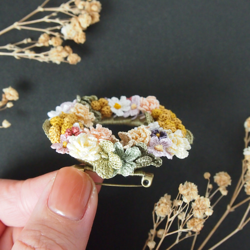 受注制作】レース編み✳︎ミモザのリースブローチ ブローチ