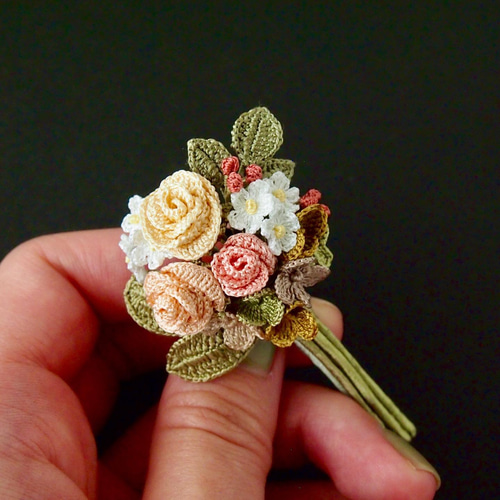 MOH☆薔薇とユリ、フリージアなどのブーケ☆ハンドメイドレース編み ハンドメイド♬︎♡薔薇のドイリーレース編み 【公式通販】