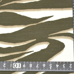 コットン100％ ゼブラ柄 白&モスグリーン色 K102輸入生地 イタリア製 3枚目の画像