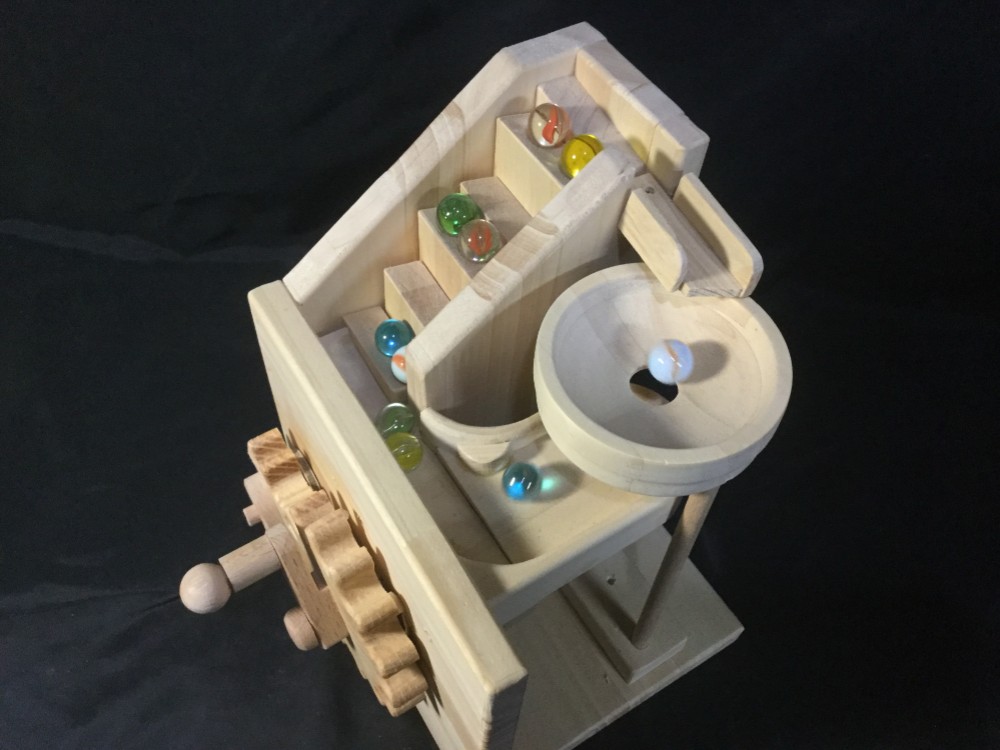 手作り　木のおもちゃ　無限ループのビー玉からくりマシン　階段トルネード　木製　知育玩具　ビー玉　ピタゴラスイッチ