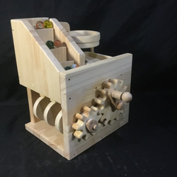 手作り　木のおもちゃ　無限ループのビー玉からくりマシン　階段トルネード　木製　知育玩具　ビー玉　ピタゴラスイッチ 3枚目の画像
