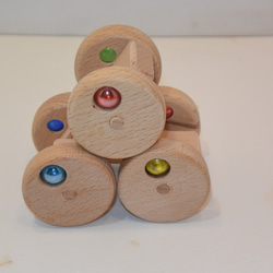 手作り木のおもちゃ　工作用・三角形に変形するビー玉の入った6輪車と回転する坂道 2枚目の画像