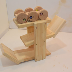 手作り木のおもちゃ　工作用・三角形に変形するビー玉の入った6輪車と回転する坂道 10枚目の画像