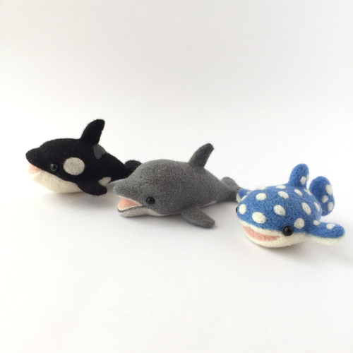 UMI　羊毛フェルト　ハンドメイド 受注制作】羊毛フェルト 幸せを呼ぶイルカ(ジンベエザメのお友達