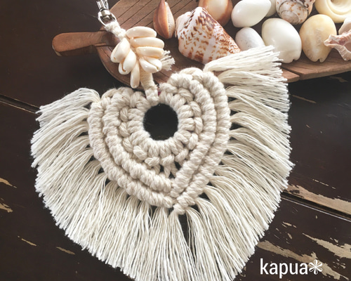 海を感じる感じるアクセサリー』カウリーシェルとハート型のマクラメ