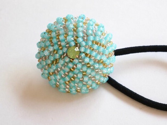 メグえもん様 水色 ハーフ シュシュ☆ビーズ ヘアゴム☆ハンドメイド メグえもん様 水色 ハーフ シュシュ☆ビーズ ヘアゴム