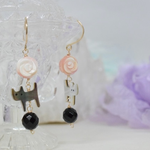 ネコと薔薇のピアス ピアス（フック・チェーン） glass Janome 通販 