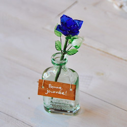 グラスフラワー　プチブーケ（青いバラ・小瓶付き） 1枚目の画像