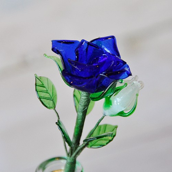グラスフラワー　プチブーケ（青いバラ・小瓶付き） 3枚目の画像