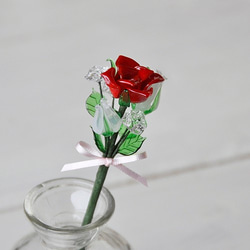 グラスフラワー　プチブーケ（赤いバラと白い蕾） 4枚目の画像