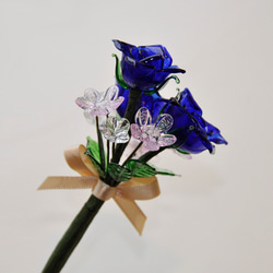 グラスフラワー　プチブーケ（青いバラとピンクの小花） 3枚目の画像