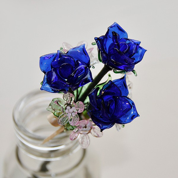 グラスフラワー　プチブーケ（青いバラとピンクの小花） 6枚目の画像