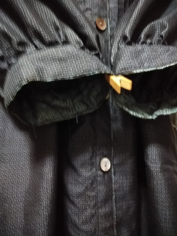 着物リメイク※男物大島紬からピンタックシャツワンピース 6枚目の画像