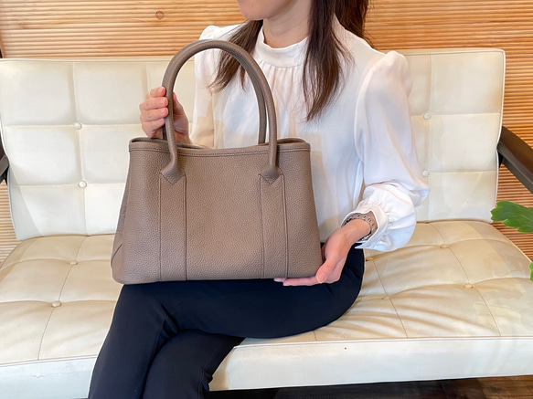 在庫限り40%OFF‼︎》 本革トートバッグ【シュリンクレザー】トープ