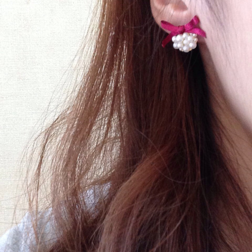 盛りパールとリボンのピアス／イヤリング[サクラ] ピアス（スタッド 