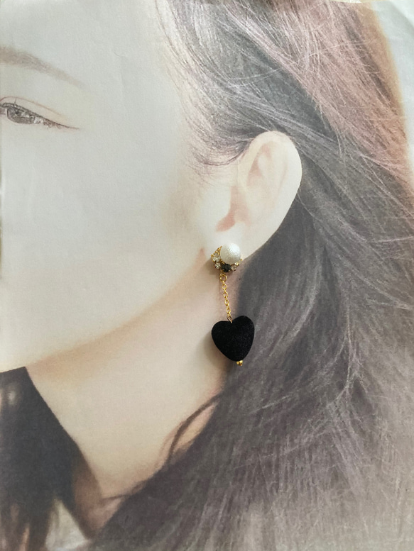 揺れる♡ベロアハート×パールピアス[black] 3枚目の画像