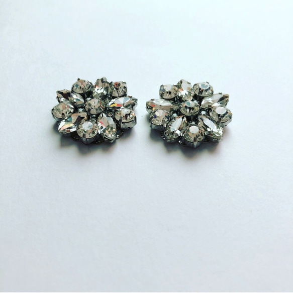 大ぶり♡ビジューピアス≪silver≫ 2枚目の画像