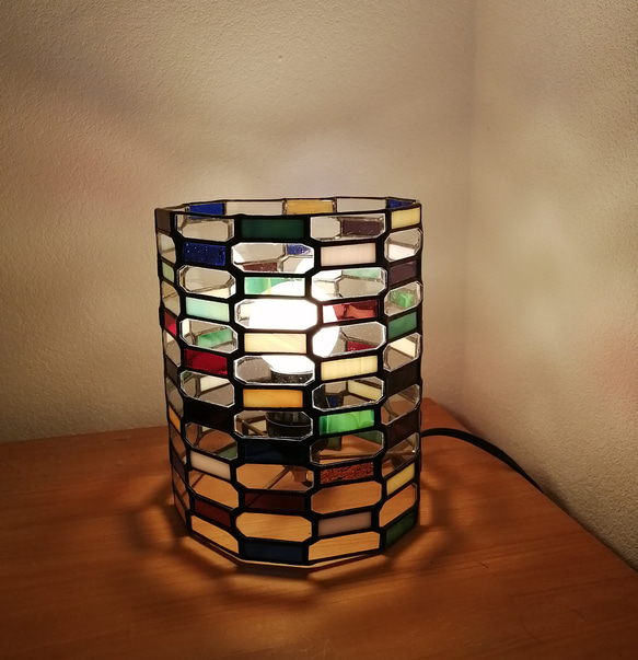 [huit]　照明　置き型　ライト　ステンドグラス　リラックス　ラッキーモチーフ　アンティーク　 5枚目の画像