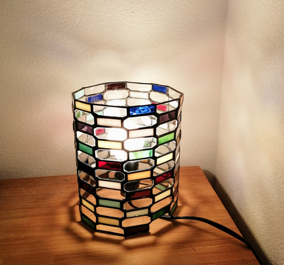 [huit]　照明　置き型　ライト　ステンドグラス　リラックス　ラッキーモチーフ　アンティーク　 1枚目の画像