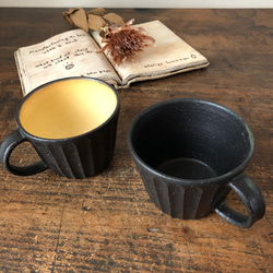 黒いしのぎのコーヒーカップ(内側黄色) 4枚目の画像