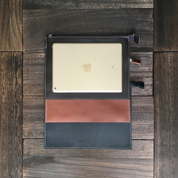 iPadの入るトコ革のファスナー付ケース（B5サイズ） 3枚目の画像