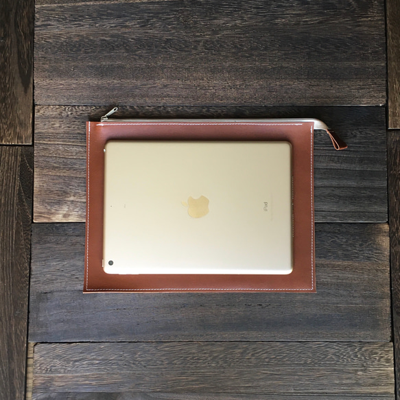 iPadの入るトコ革のファスナー付ケース（B5サイズ） 8枚目の画像