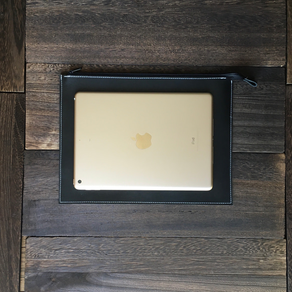 iPadの入るトコ革のファスナー付ケース（B5サイズ） 9枚目の画像