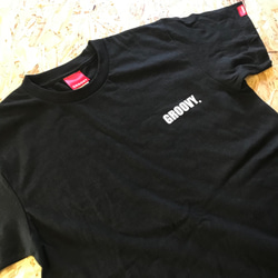 ¥1129 1129いいふくキャンペーン　ワンポイント GROOVY impact ブラック×ホワイト半袖Tシャツ 1枚目の画像