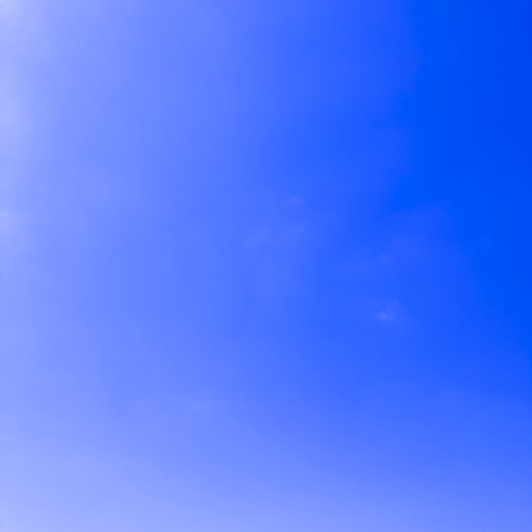 《特集掲載》手染めレザーCreema限定【粋彩】蒼天(SOUTEN) 晴れやかブルー　アロマテラピー 8枚目の画像