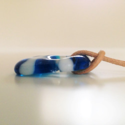 ガラスのネックレス：rock candy (turquoise blue×white) 5枚目の画像