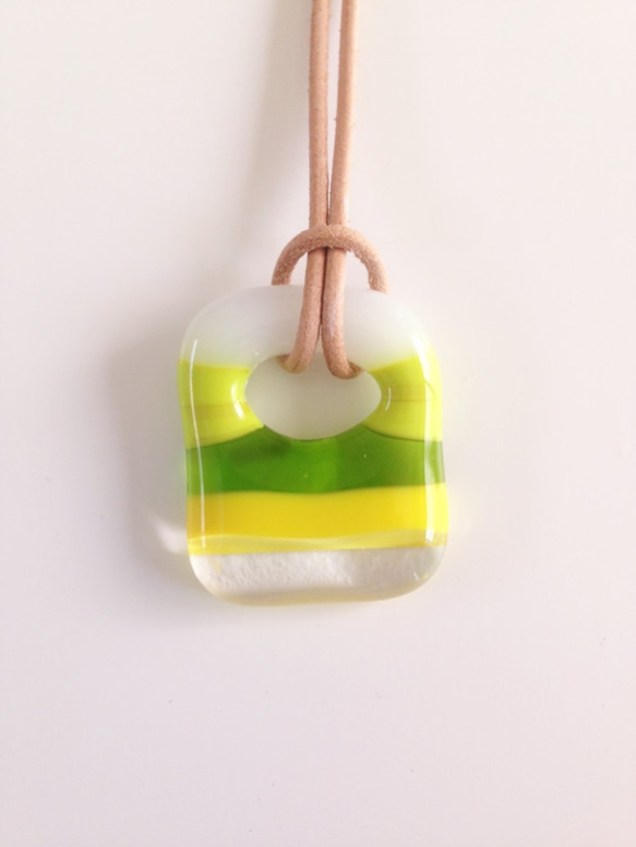 ガラスのネックレス：rock candy (spring green×yellow) 1枚目の画像