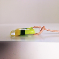 ガラスのネックレス：rock candy (spring green×yellow) 5枚目の画像