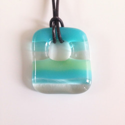 ガラスのネックレス：rock candy (aquamarine blue×clear ) 3枚目の画像