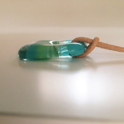 ガラスのネックレス：rock candy (aquamarine blue×clear ) 5枚目の画像