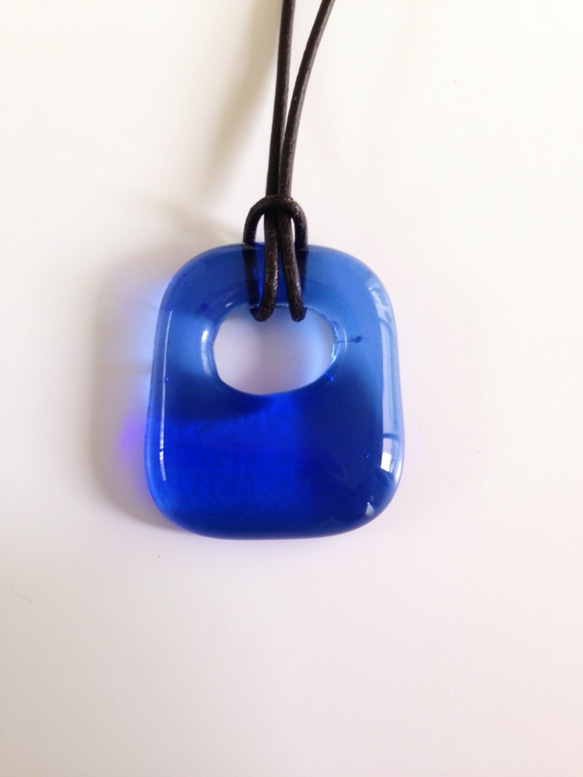 ガラスのネックレス：rock candy (blue) 3枚目の画像