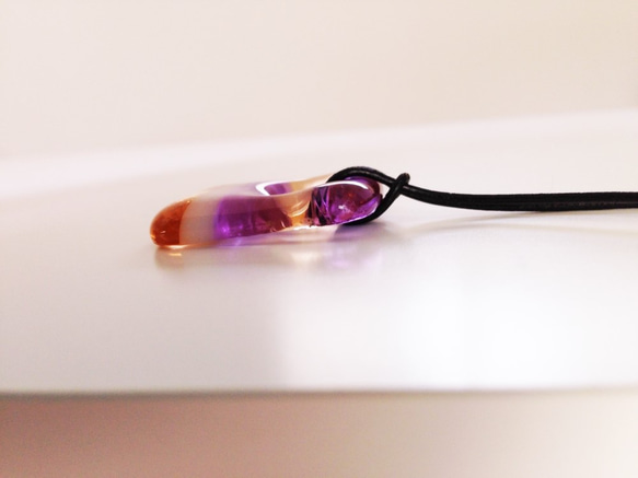 ガラスのネックレス：rock candy (lavender×coral orange） 5枚目の画像