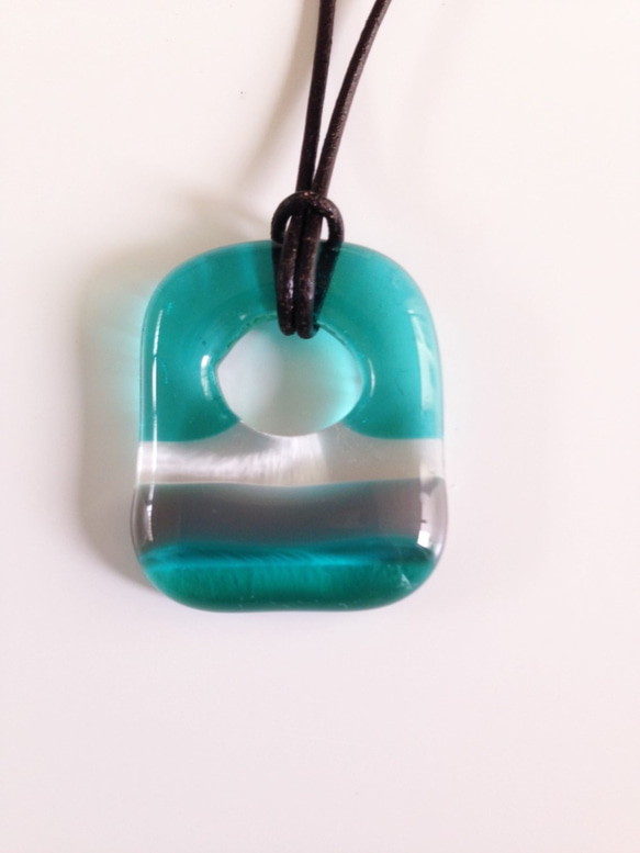 ガラスのネックレス：rock candy (aquamarine blue×gray) 1枚目の画像