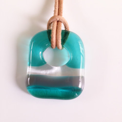 ガラスのネックレス：rock candy (aquamarine blue×gray) 3枚目の画像